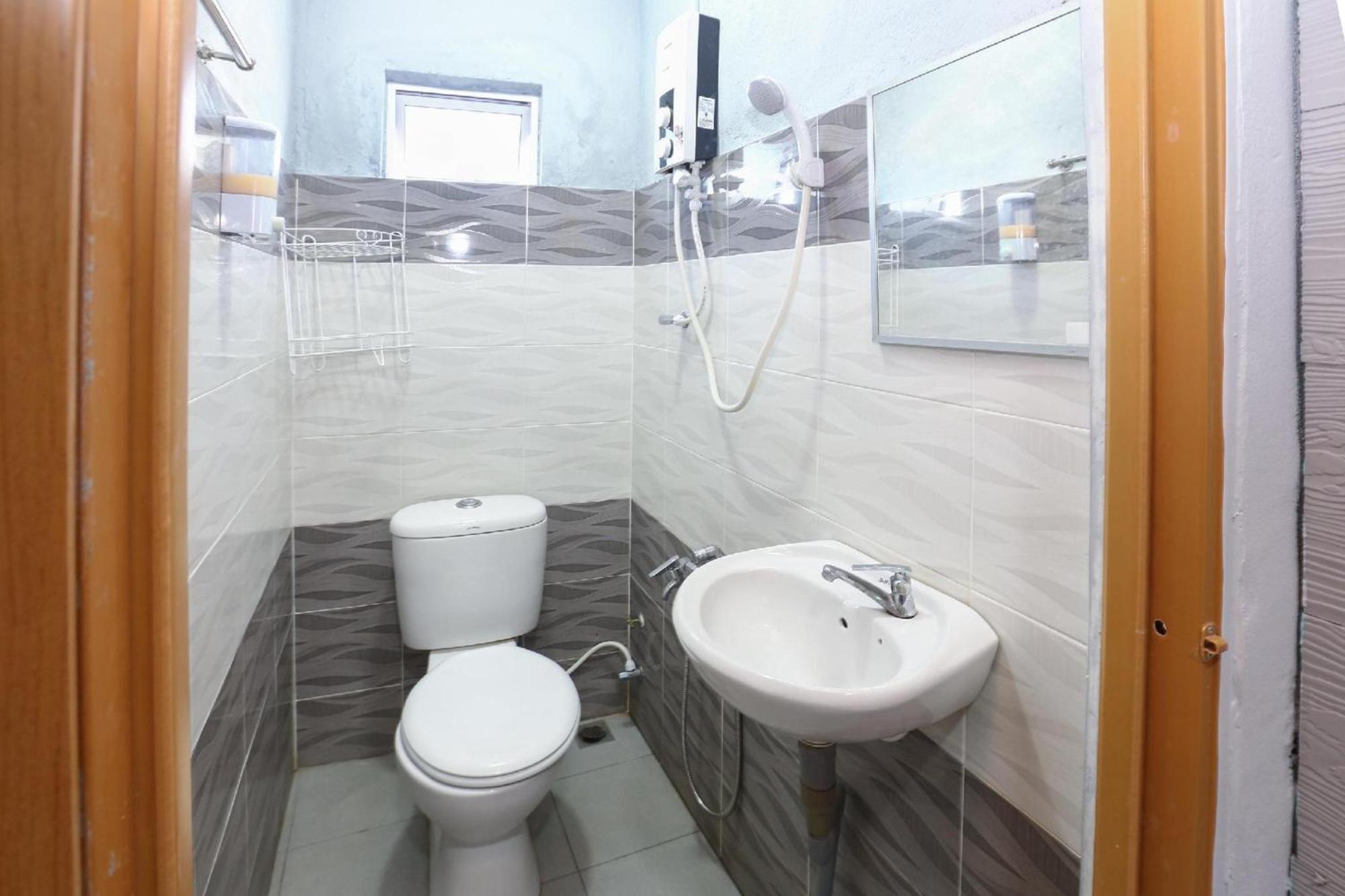Spot On 89796 D'Noor Budget Inn Kota Bharu Ngoại thất bức ảnh
