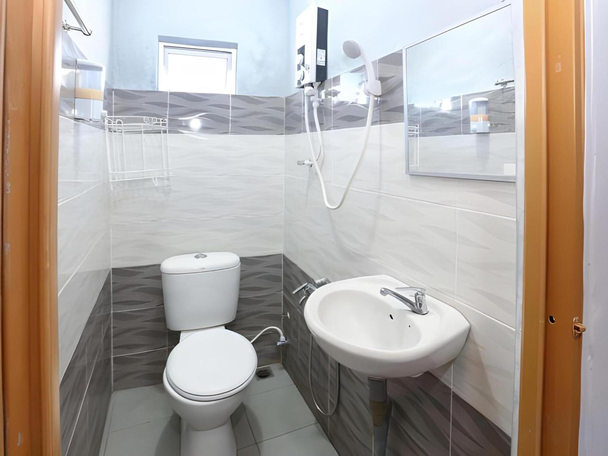 Spot On 89796 D'Noor Budget Inn Kota Bharu Ngoại thất bức ảnh